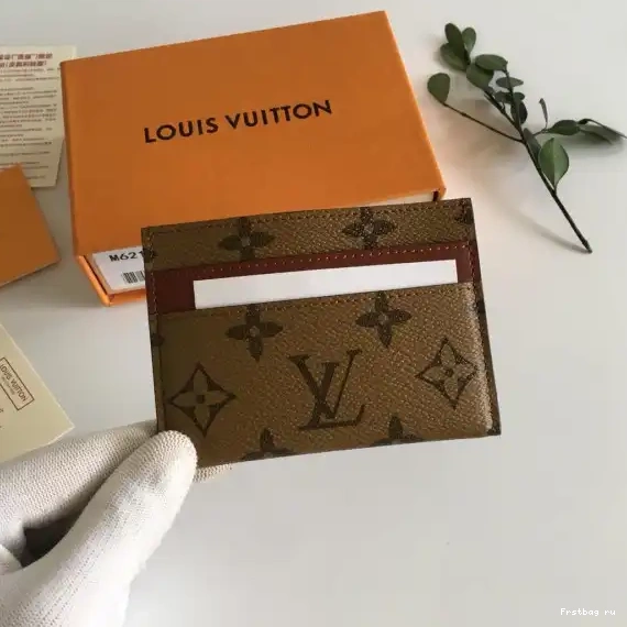 First bag ru LOUIS HOLDER CARD VUITTON 50DOUBLE BANDOULIERE 0524